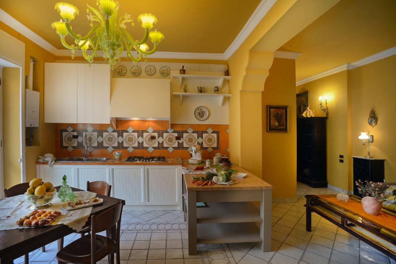 Donna Filomena Casa Vacanza Di Charme Salerno Exteriér fotografie